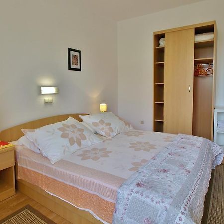 Apartments Eufemija Rab Town Luaran gambar