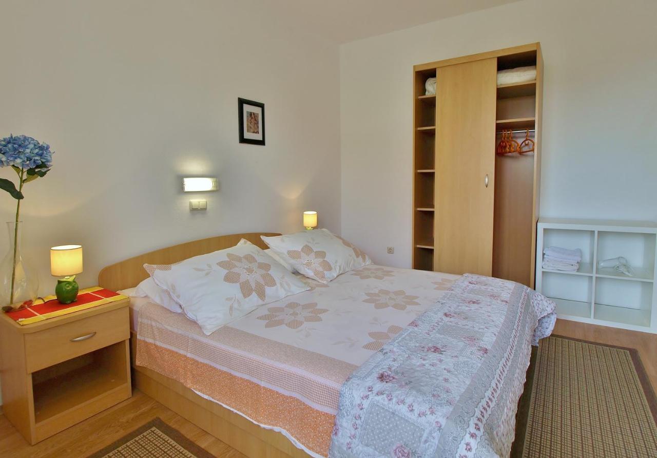 Apartments Eufemija Rab Town Luaran gambar