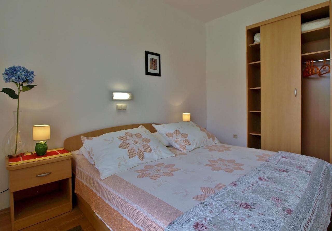 Apartments Eufemija Rab Town Luaran gambar