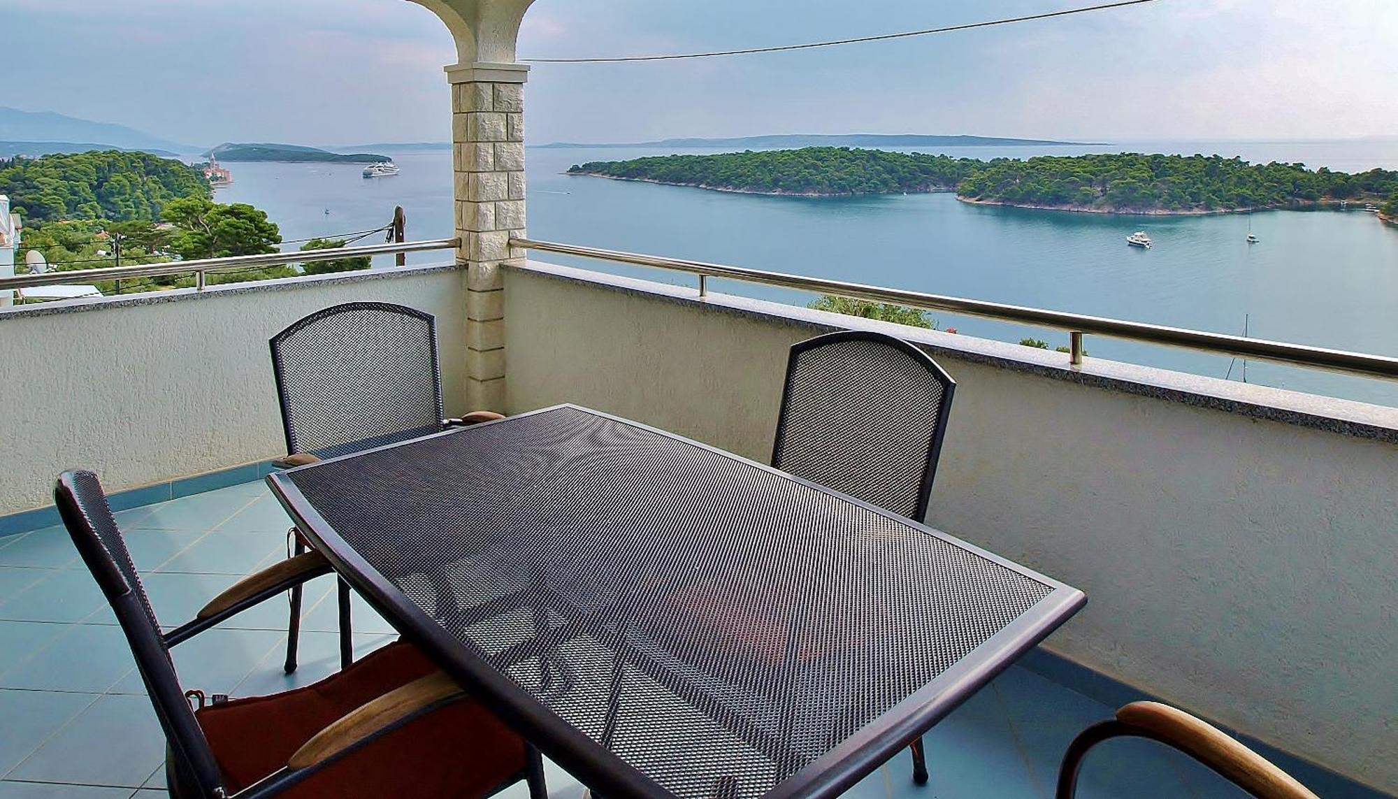 Apartments Eufemija Rab Town Luaran gambar